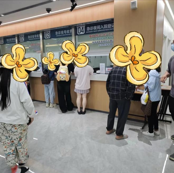 伤势成疑！兔帽女是否打小孩成最大争议尊龙凯时app平台迪士尼情侣现身医院(图2)
