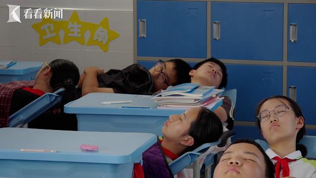 进化”进行时：从“趴睡”到“躺睡”尊龙凯时ag旗舰厅网站校园午休“(图3)